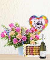 MOM'S PINK PETAL SPARKLING PACKAGE WITH SPARKLING WINE, BALLOON, MACARONS 