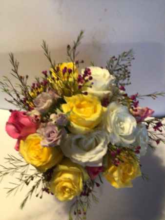 Moms yellow dream bouquet Dozen mixed roses in a vase