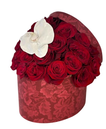 Mon Amour Roses arranged in a hat box 