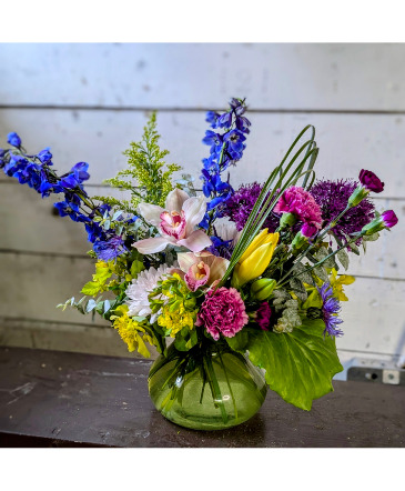 Monthly Floral Subscription in Olds, AB | THE LADY BUG STUDIO Monthly Floral Subscription in Olds, AB | THE LADY BUG STUDIO