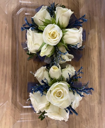 Moon Light Hand Corsage in Miami, FL | FLOWERTOPIA