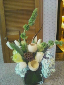 Mordern Spring white & greens High end in Pittsfield, MA | NOBLE'S FARM STAND AND FLOWER SHOP Mordern Spring white & greens High end in Pittsfield, MA | NOBLE'S FARM STAND AND FLOWER SHOP