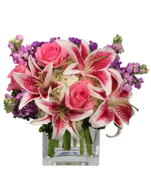 U #2. A U shaped floral surrounds your loved ones urn in Lihue, HI