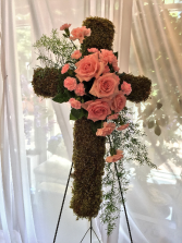 CR404: MOSS COVERED CROSS WITH ROSES & CARNATIONS 