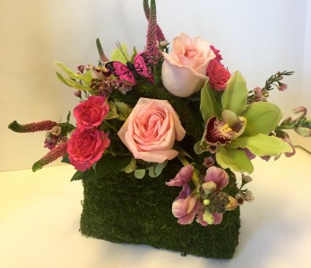 Blooming Floral Handbag Florals in Moss Handbag in Northport, NY | Hengstenberg's Florist Blooming Floral Handbag Florals in Moss Handbag in Northport, NY | Hengstenberg's Florist