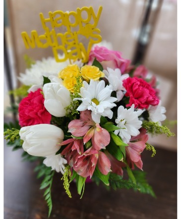 Mother's Day Designer's Choice  in Union, MO | Sisterchicks Flowers and More LLC 