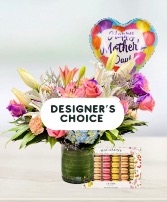 MOTHER'S DAY DESIGNER'S CHOICE PACKAGE  WITH MACARONS AND BALLOON