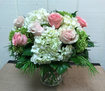 Magnificent Mom Mother’s Day Special in Fairfield, CT | Blossoms at Dailey's Flower Shop