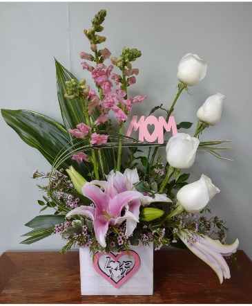 Mother's Love Expression Fresh Arrangement in Phenix City, AL | Buds & Blooms Florist