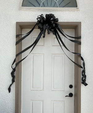 Mourning Door Frame Bow 