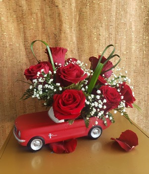 MUSTANG AND ROSES FLOWER ARRANGEMENT