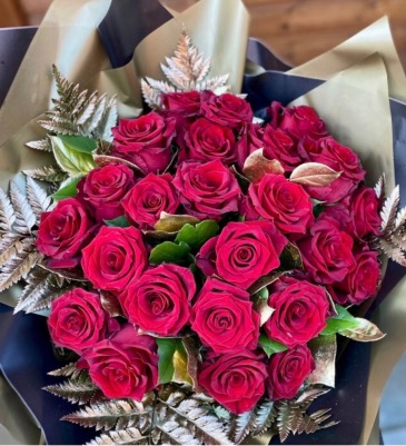 My valentine ! My treasure! Our 2 dozen roses deluxe  Valentine’s signature  in Kansas City, MO | Luxury Blooms