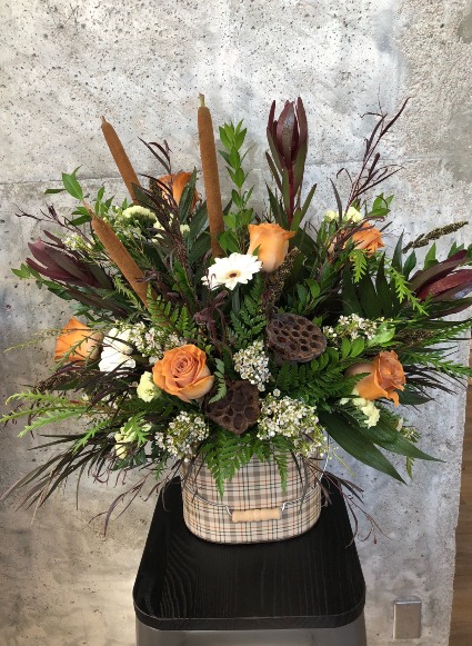 Natural & Peaceful Floral Arrangment