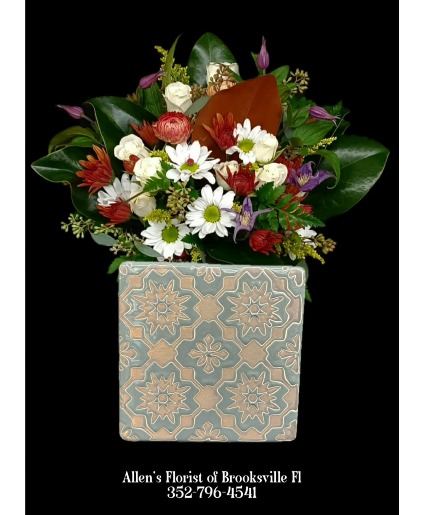 Neutral Cube Fresh cut flowers in a ceramic container