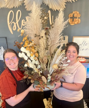 'Neutral in Norfolk' Dried Botanical Centerpiece  in Norfolk, NE | Blossom + Birch