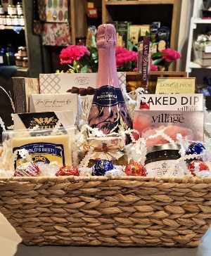 THE AUSTRALIAN PINK MOSCATO and savoury snacks basket