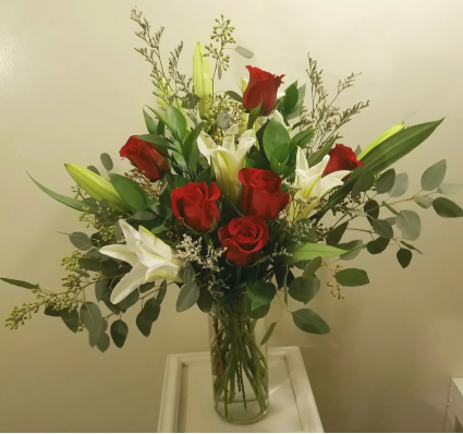 Nickol elegant flower arrangement