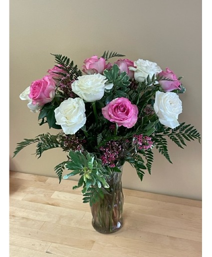 Contemporary Long-Stem Dozen Rose Vase Arrangement