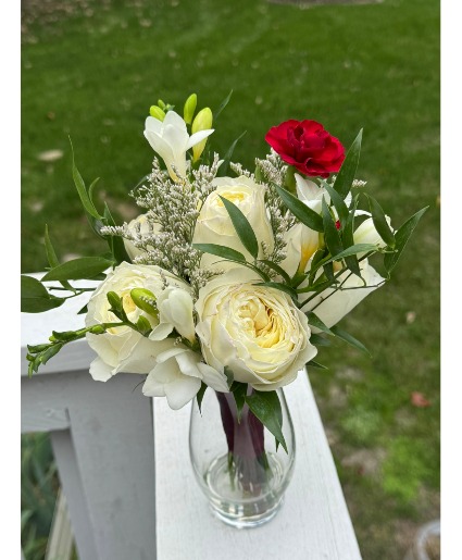 Nosegay - Cream/White Small, round bouquet