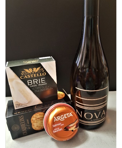 THE ICONIC NOVA 7 WINE Paired with Brie & cracker and gourmet salmon pate 