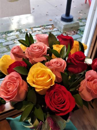 NOVEMBER  SUNSET 15 Roses in a vase