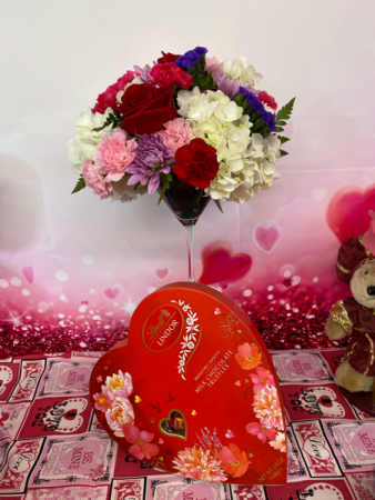 Olive you martini Floral arrangement with chocolate