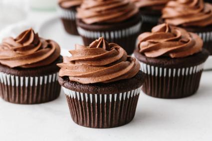 One Dozen Iced Cupcakes W/ Filling Baked Goods