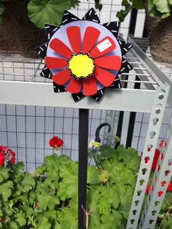 Outdoor Kinetic art pole Yard ornament