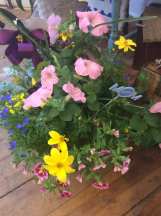 Outdoor hanging flower basket Outdoor flower basket