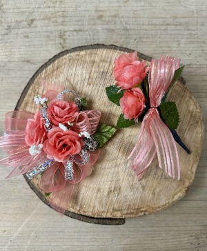 P100- Pretty in Pink Corsage and Boutonniere set