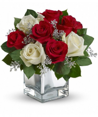 PACEFUL EASY FEELING ELEGANT MIXTURE OF FLOWERS