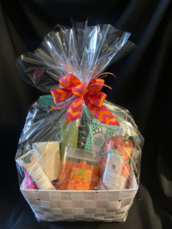 Pamper Yourself Spa and Bath Basket in Red Lake, ON | FOREVER GREEN GIFT BOUTIQUE
