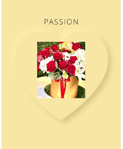 PASSION Gold box red roses