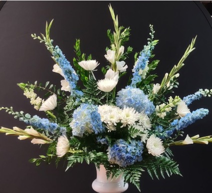 Peaceful Horizon Arrangement