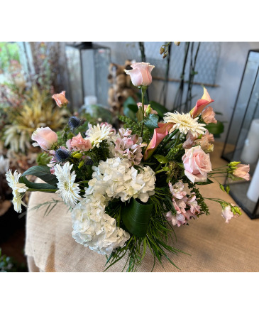 Peaceful Pastel Floral Arrangement in Darien, CT | DARIEN FLOWERS