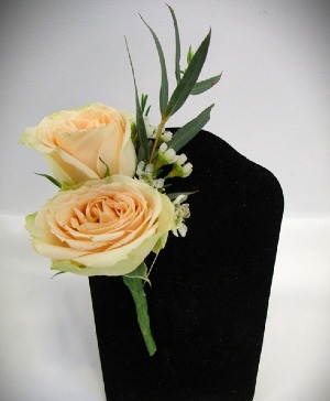 PEACH BOUTENNIERE - IN STORE PICK UP ONLY BOUTINNIERES
