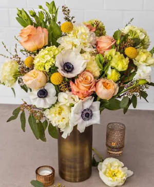 PEACH LEMONADE VASE ARRANGEMENT 
