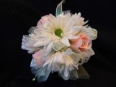 Peach Sweetheart Roses and White Daisys Corsage