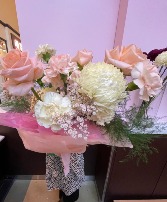 Peaches and Cream Flower Bouquet