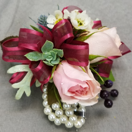 Pearl Wristlet Wristlet In Bakersfield Ca Log Cabin Florist