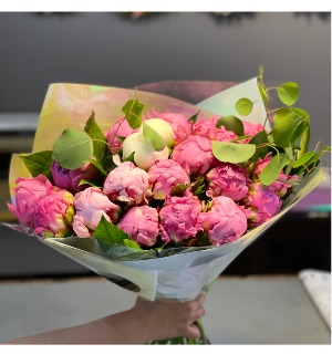 PEONIES  BOUQUET COMES IN DIFFERENT COLORS