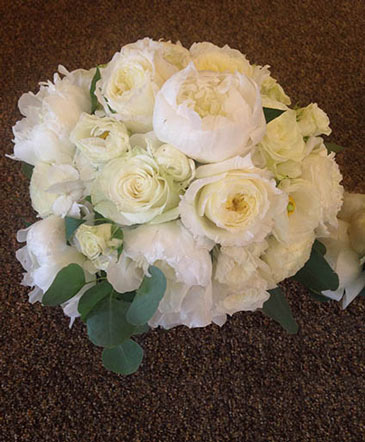 Picturesque Pearls Bouquet in Santa Clarita, CA | Rainbow Garden And Gifts