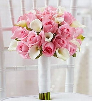 pink and white bridal bouquet
