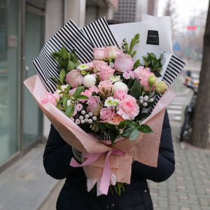 Celebrate Grads! in Oakville, ON | ANN'S FLOWER BOUTIQUE-Wedding & Event Florist Celebrate Grads! in Oakville, ON | ANN'S FLOWER BOUTIQUE-Wedding & Event Florist