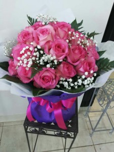 Pink / Red rose in wrap  round shape bouquet 