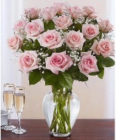 Pink rose arrangement vase 