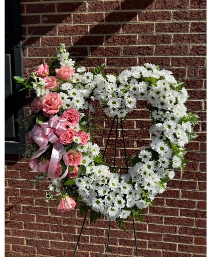 Pink roses and daisy heart Heart Standing Spray