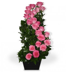 pink roses arrangement 