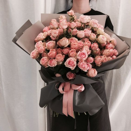 Pink Roses Presentation Bouquet