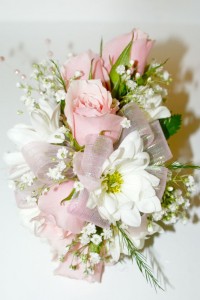 Pink roses with white daisies corsage